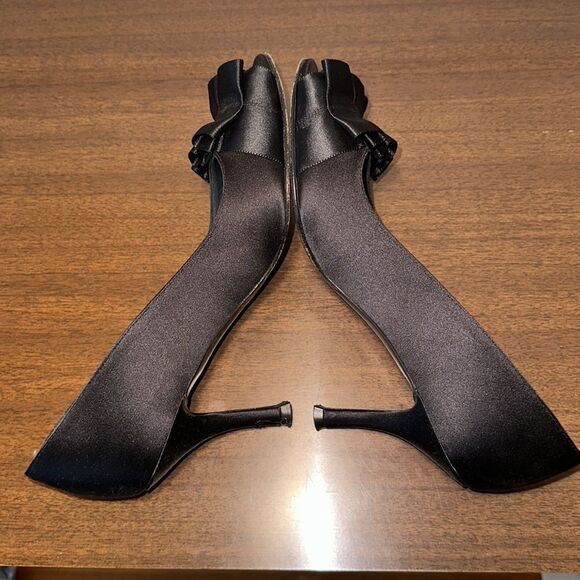 Stuart Weitzman Black Gigi Ritz Peep Toe Heels, Size 8 - Picture 7 of 12